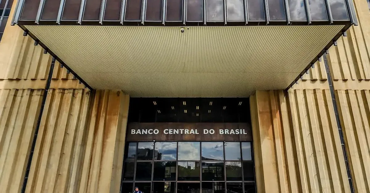 Mercado reduz projeção de inflação enquanto Copom avalia taxa de juros