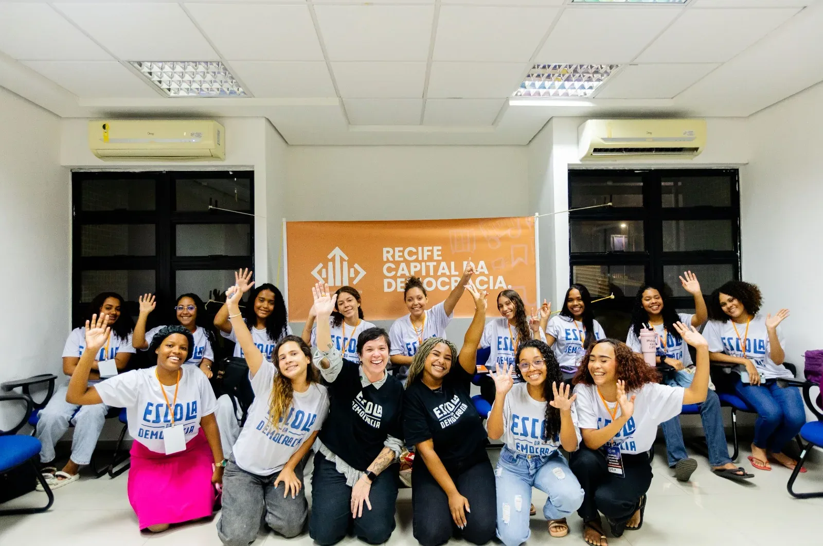 Campanha no Recife leva jovens a discutir democracia e participação política
