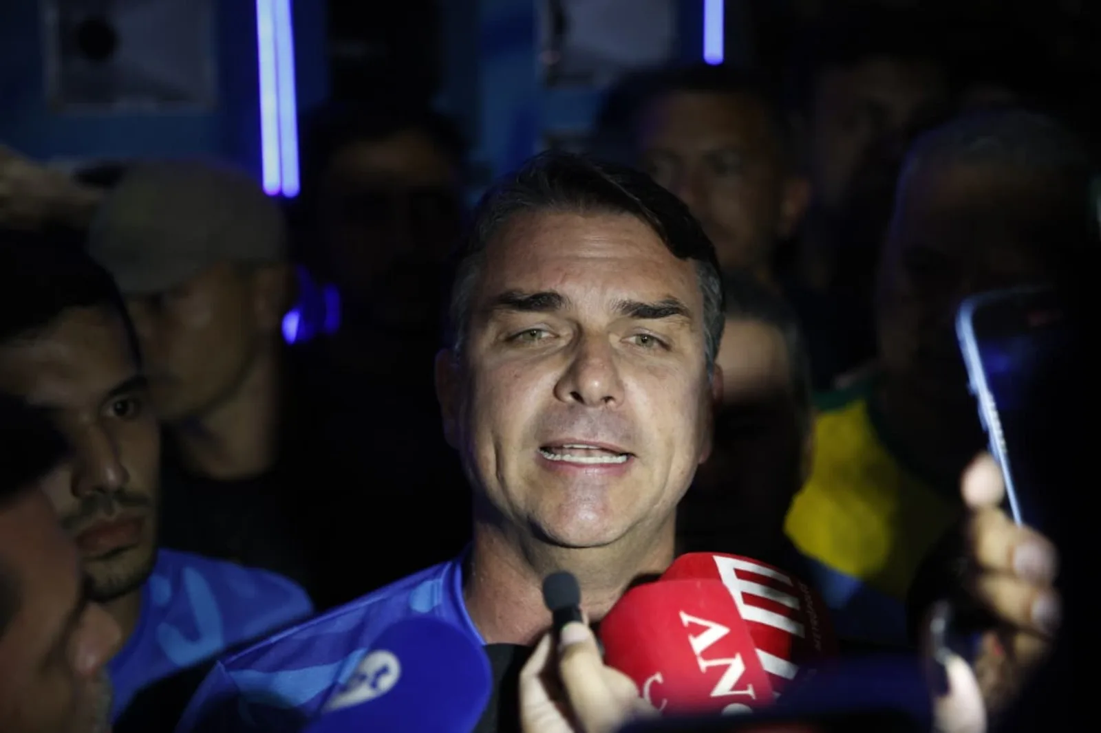 Flávio Bolsonaro critica STF e promete indicar cinco ministros se for eleito