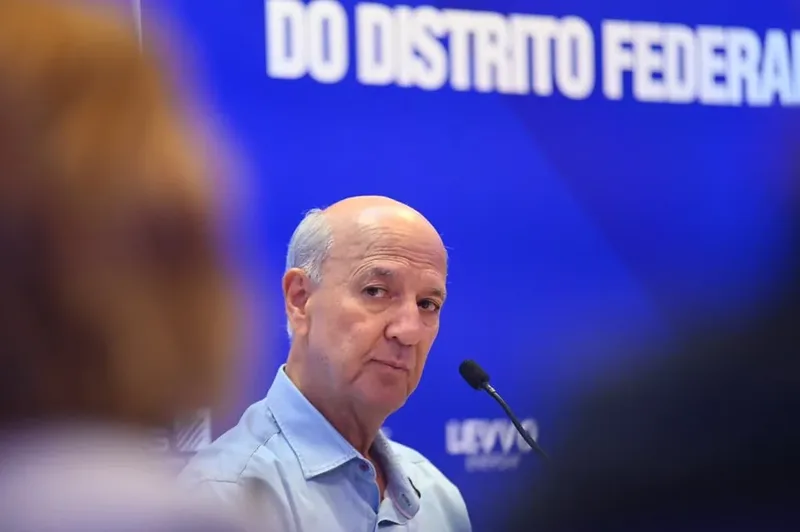 TSE mantém veto e Arruda desiste de recorrer por candidatura ao GDF
