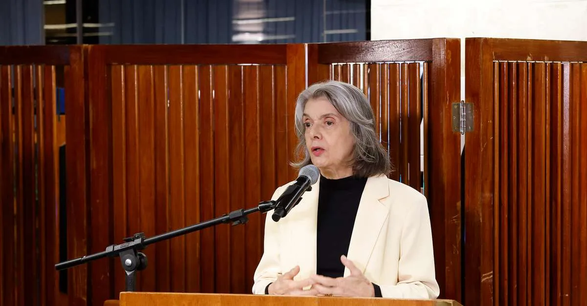 Cármen Lúcia desmarca presença na Bienal do Livro de São Paulo