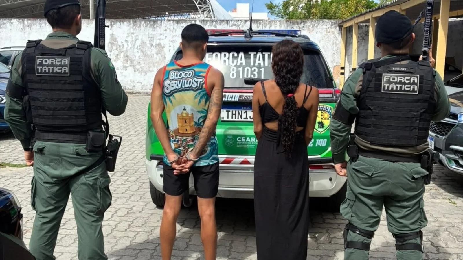 Polícia apreende drogas e prende mãe e filho após busca em residência