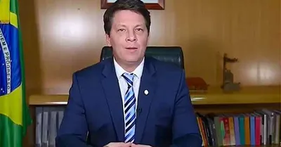 PF apreende sete armas de Mario Frias e investiga posse fora do endereço registrado
