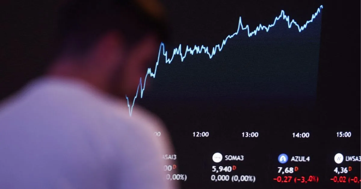 Ibovespa cai 0,56% com inflação dos EUA e investigações sobre Banco Master