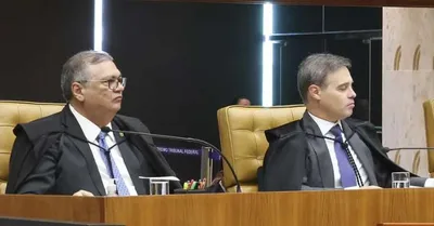 Dino questiona decisão de Mendonça e menciona encontro com Vorcaro