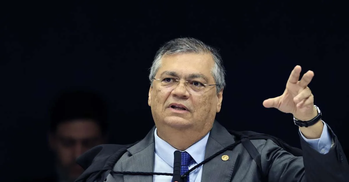 Dino critica avocatória e defende julgamento conjunto de casos ligados a Moraes