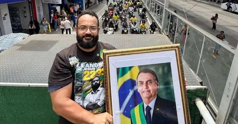 TRE-BA arquiva denúncia contra aliado de Flávio por imagem de Bolsonaro