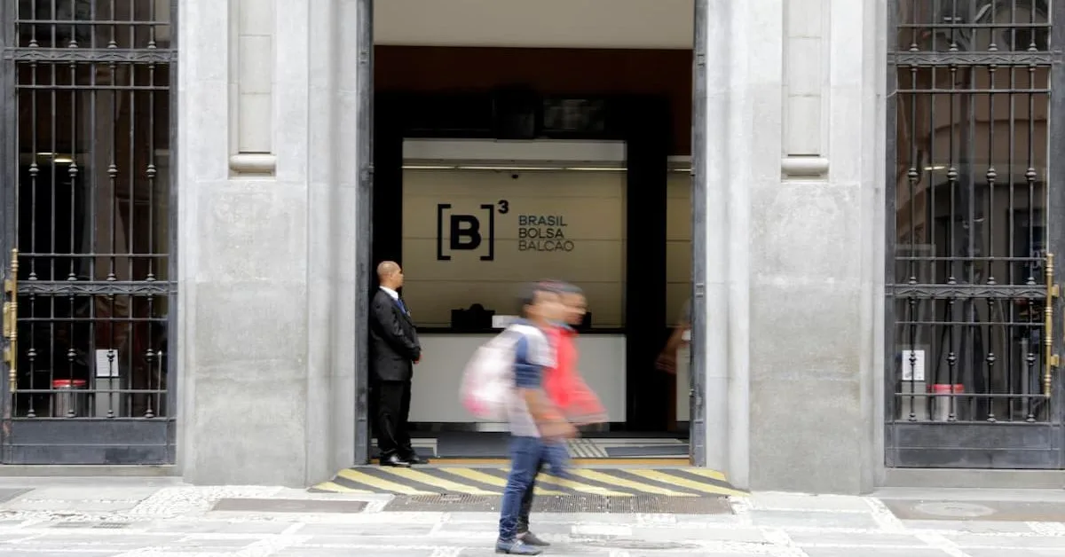 Ibovespa recua 0,99% com pressão externa e cautela eleitoral