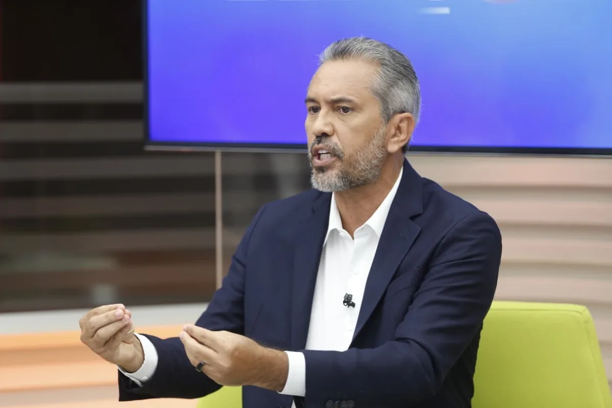 Elmano propõe tecnologia, novos presídios e expansão da Rede Maria da Penha