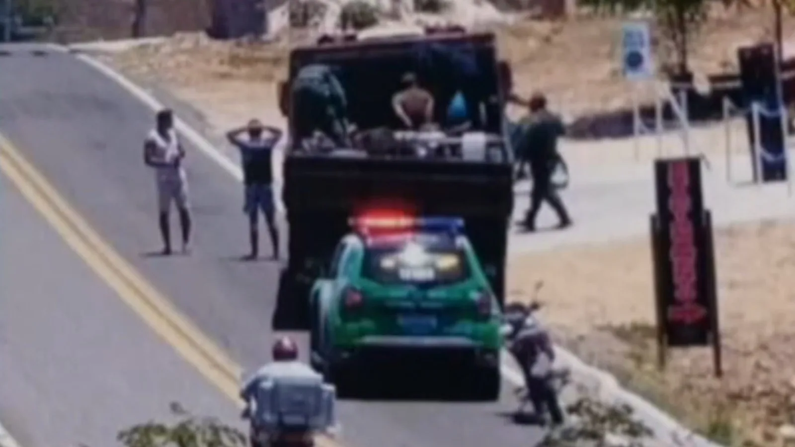 PM conduz 11 pessoas após abordagem a caminhão com ferramentas no Ceará