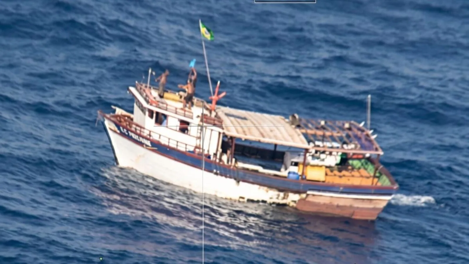 FAB localiza barco pesqueiro com seis tripulantes após uma semana sem contato