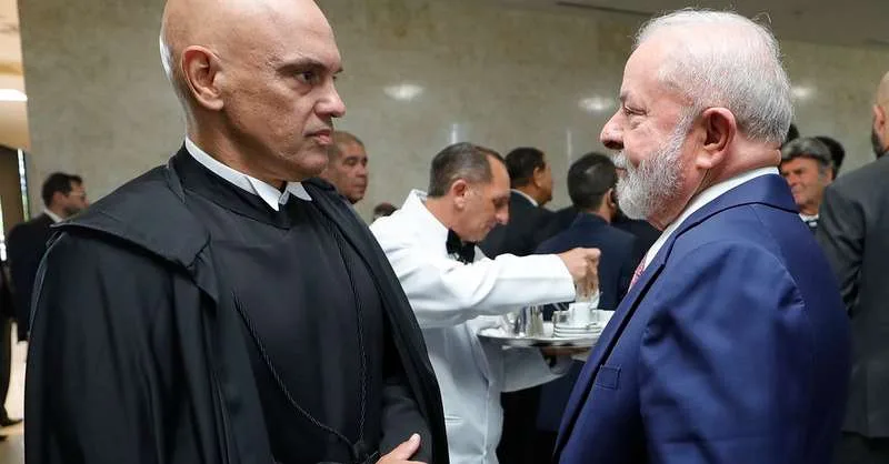 Lula atribui críticas de Flávio Bolsonaro a Moraes à prisão do pai