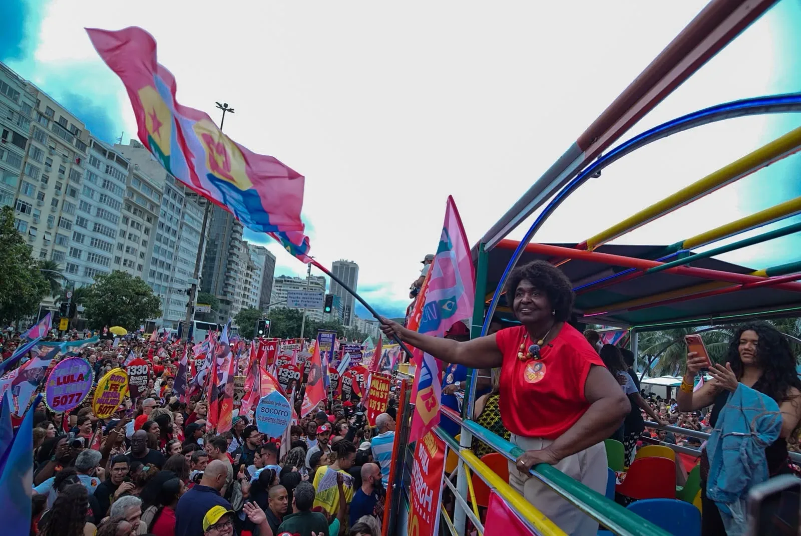 Benedita propõe fundo para comunidades e integração das polícias no Rio