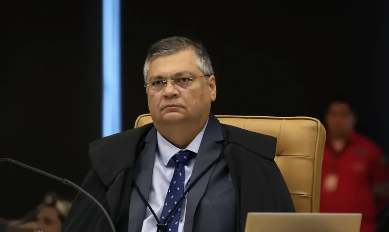 Flávio Dino determina retorno de chefia da PF afastada por André Mendonça