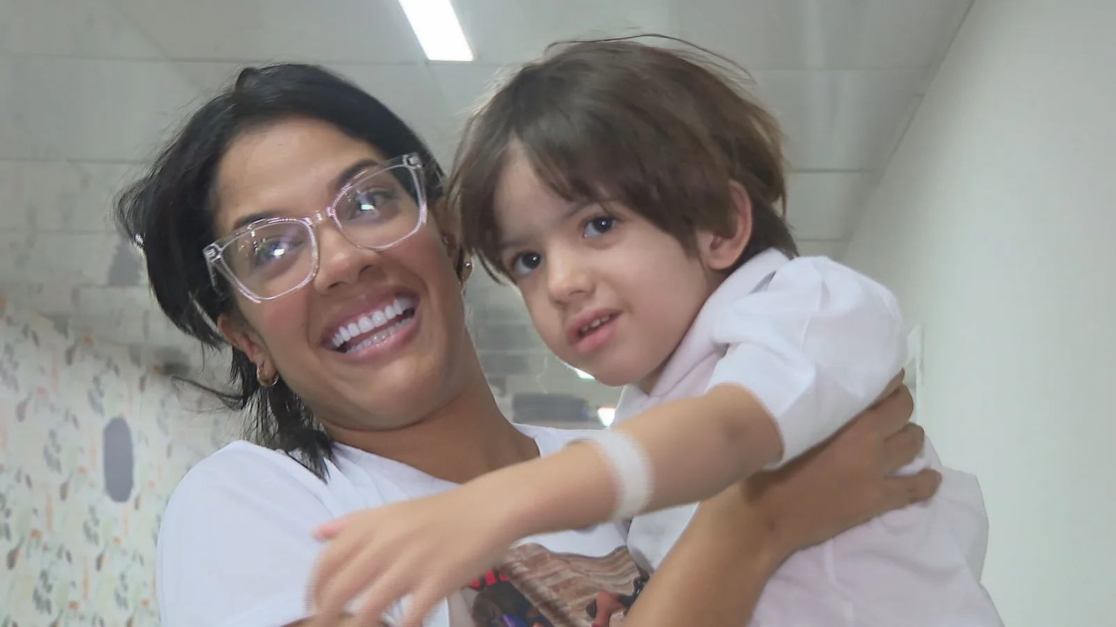 Menino de 3 anos recebe alta após picada de escorpião e AVC no Recife