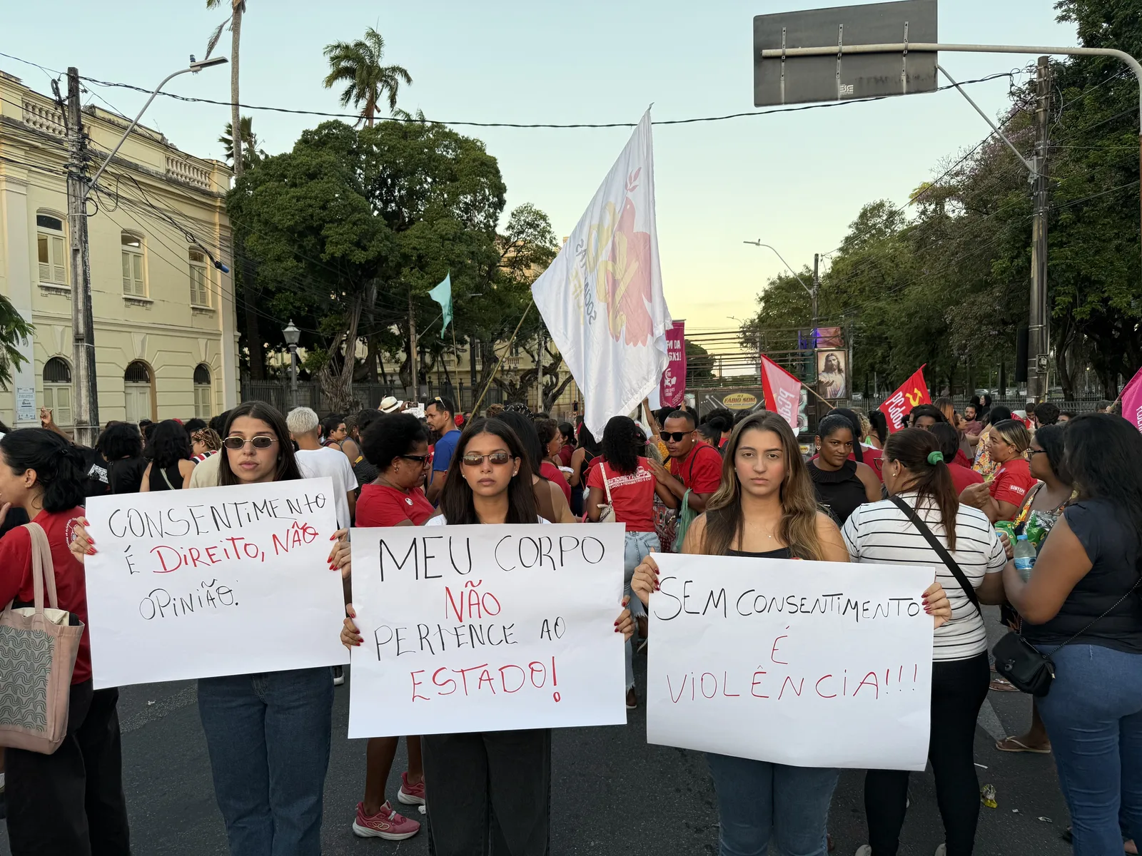 Ato no Recife cobra autonomia reprodutiva após fala de Raquel Lyra