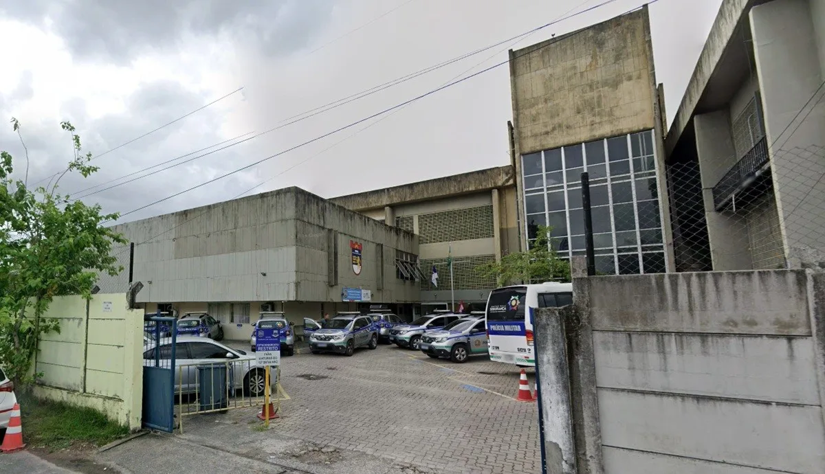 Homem é detido no Recife após romper tornozeleira e ameaçar ex-companheira