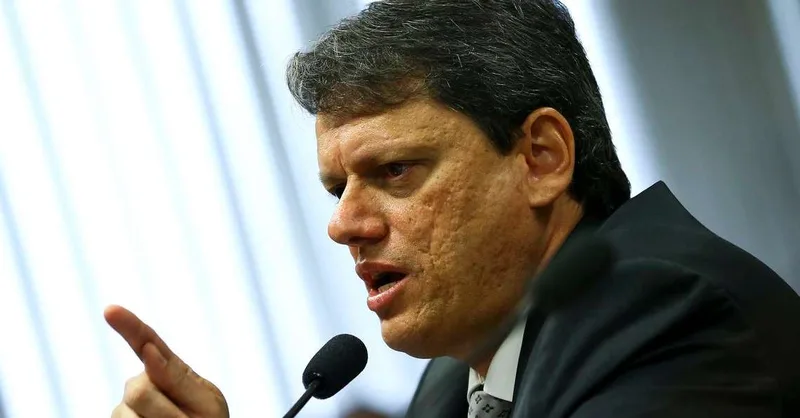 Tarcísio critica proibição das bets e questiona momento da medida