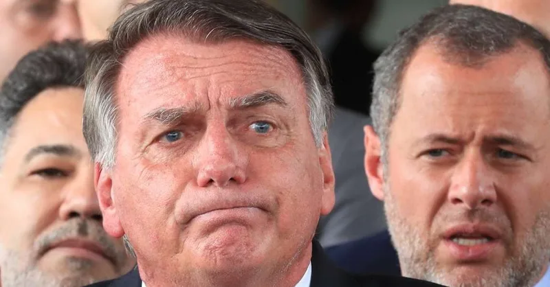 Defesa de Bolsonaro pede a Nunes Marques suspensão de pena por trama golpista
