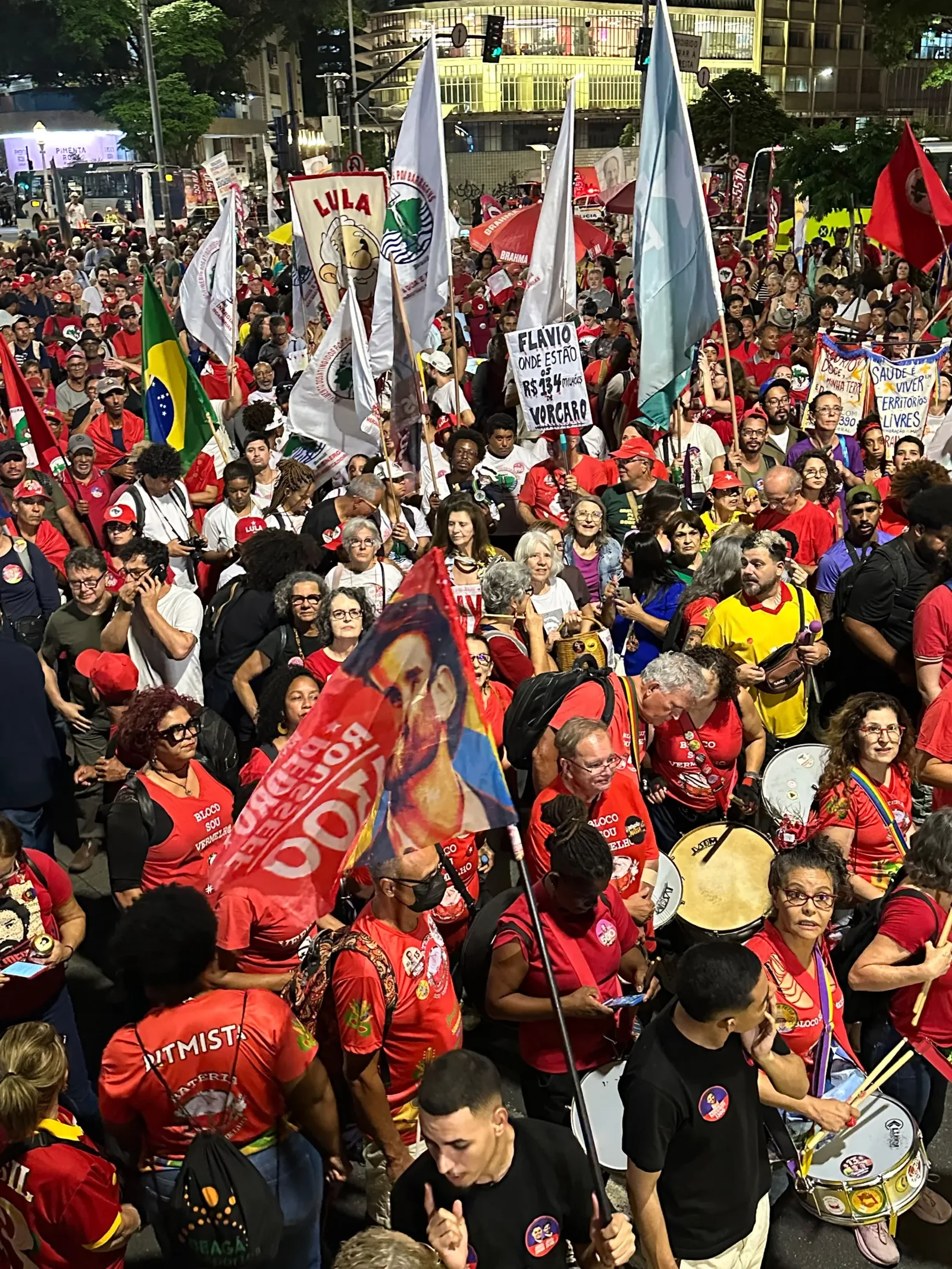 Ato em Belo Horizonte defende soberania e critica decisões sobre o STF