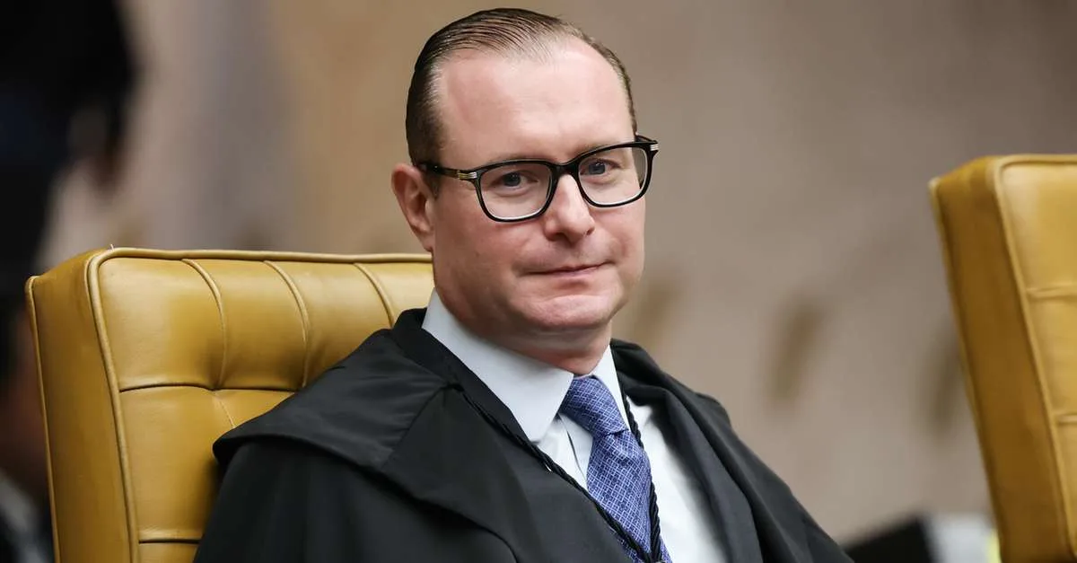 Mendonça questiona acesso ao celular de Vorcaro antes de ordem de Zanin à PF