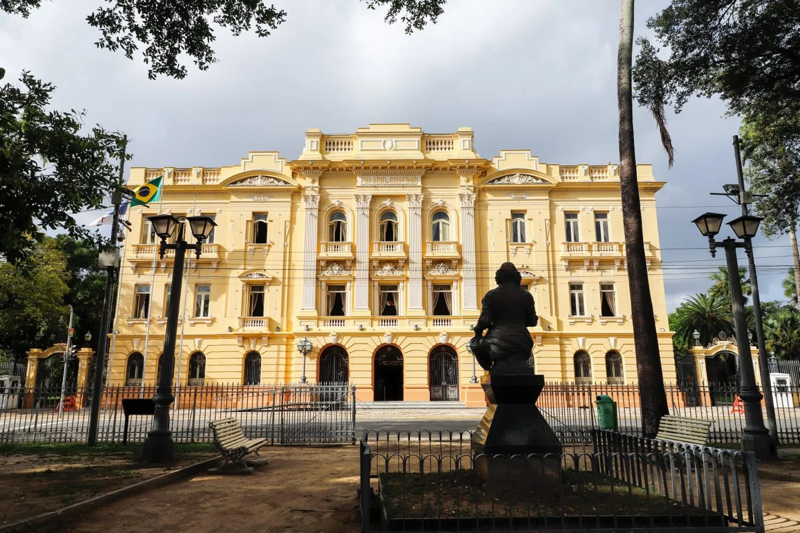 Pernambuco alterna grupos políticos, reeleições e duas disputas decididas no 2º turno