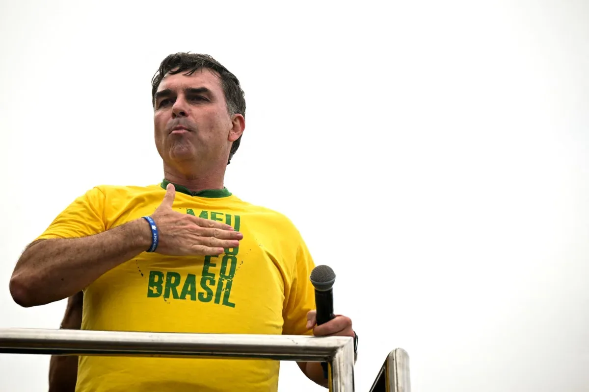 Secom contesta pedido de Flávio Bolsonaro contra coordenador do órgão