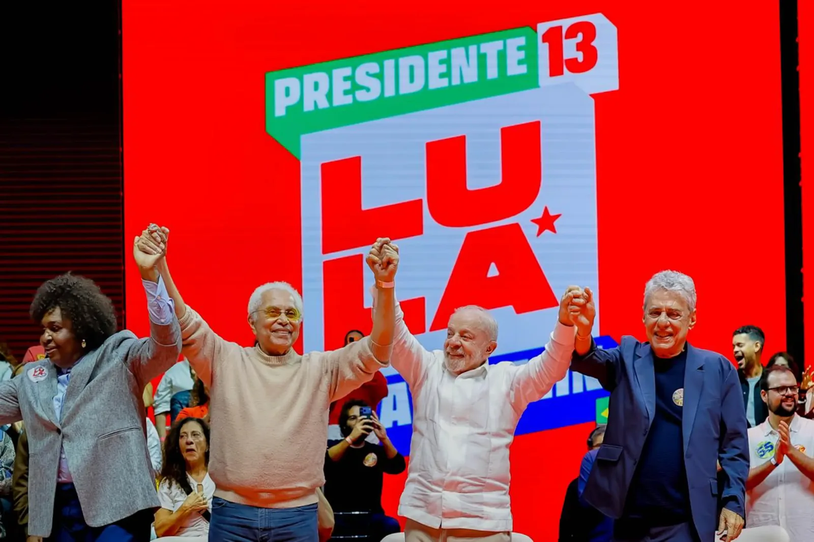 Lula promete proibir bets e critica clubes que dependem de patrocínios