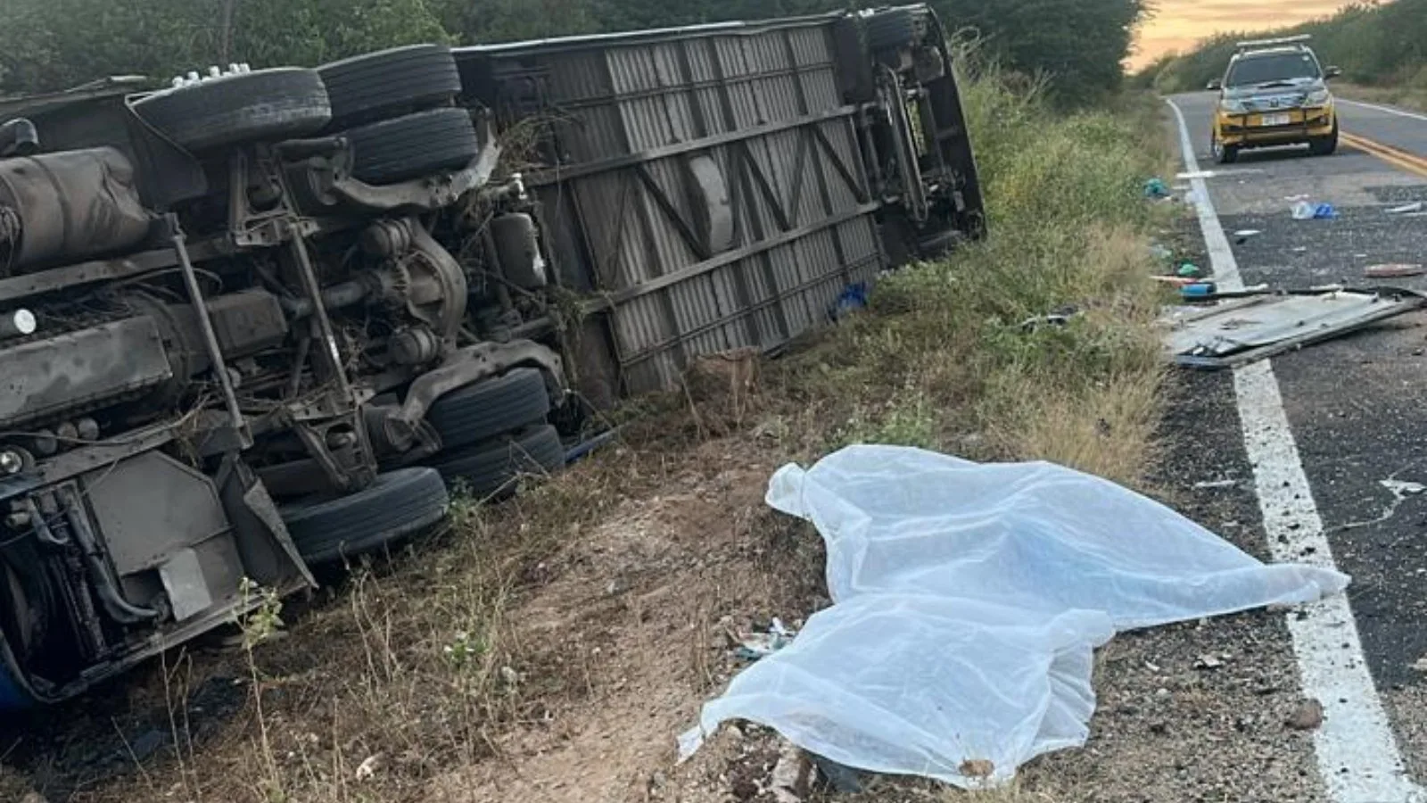 MP do Ceará acusa motorista por mortes em tombamento de ônibus de basquete