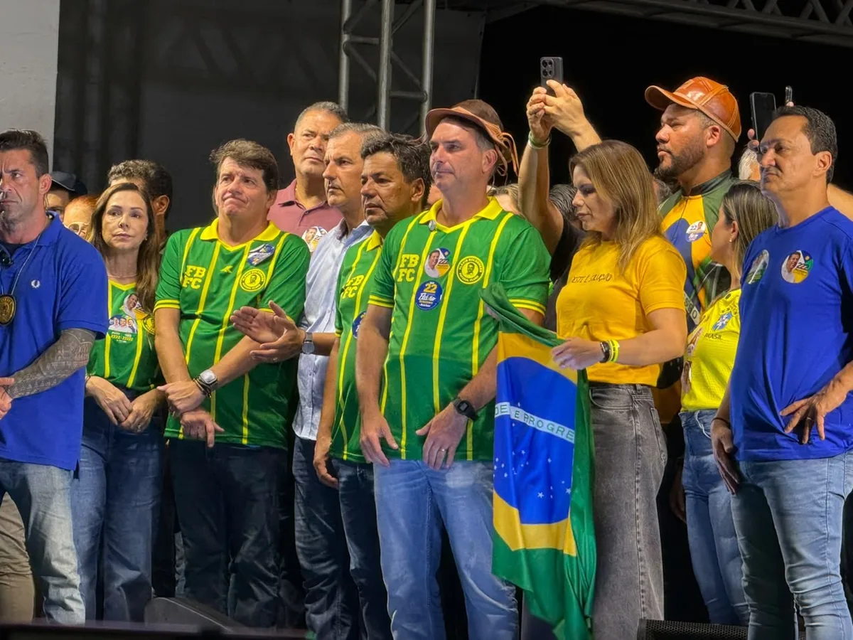 Flávio Bolsonaro propõe cinco indicações ao STF e redução da maioridade penal
