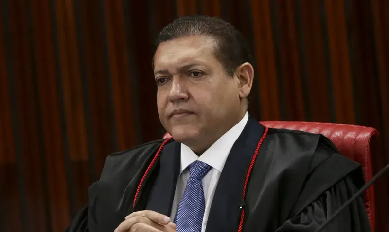 Mensagens mostram pedidos ligados a Kassio e contrato de até R$ 427 milhões