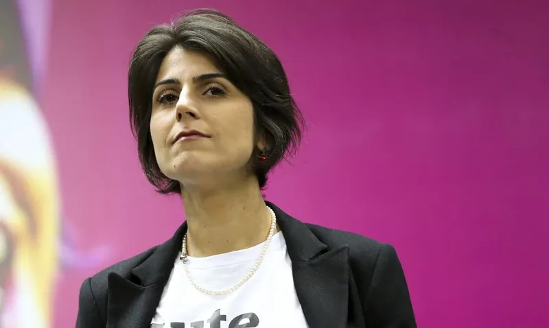 Pesquisa mostra empate técnico entre Manuela e Van Hattem no Senado gaúcho