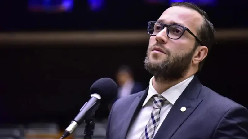 TSE ordena retirada de vídeo de Filipe Barros contra Gleisi Hoffmann
