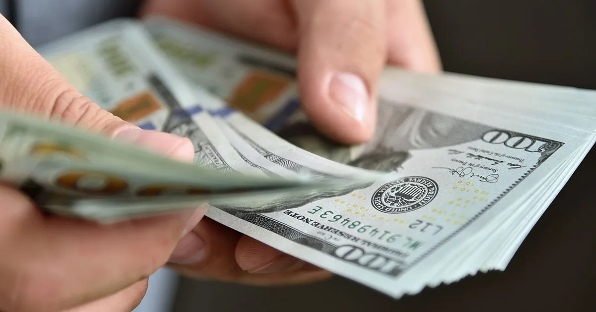 Dólar recua a R$5,1013 após pesquisa eleitoral com Flávio à frente de Lula