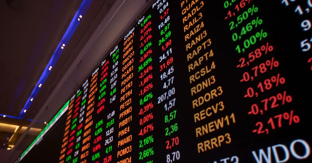 Ibovespa fecha a semana aos 183 mil pontos em meio à cautela dos investidores