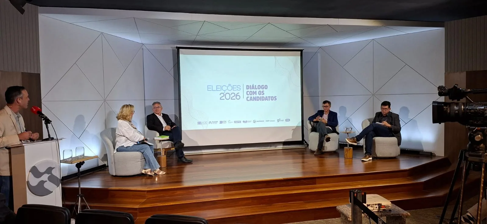 Paulo Rubem responde a entidades empresariais em sabatina para o Senado