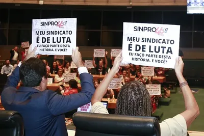 Sinpro-DF reúne candidatos ao governo em debate sobre educação