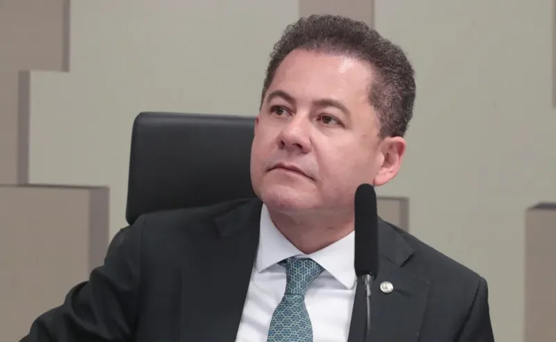 PF apura suspeitas envolvendo Cezinha após encontro entre Mendonça e Vorcaro