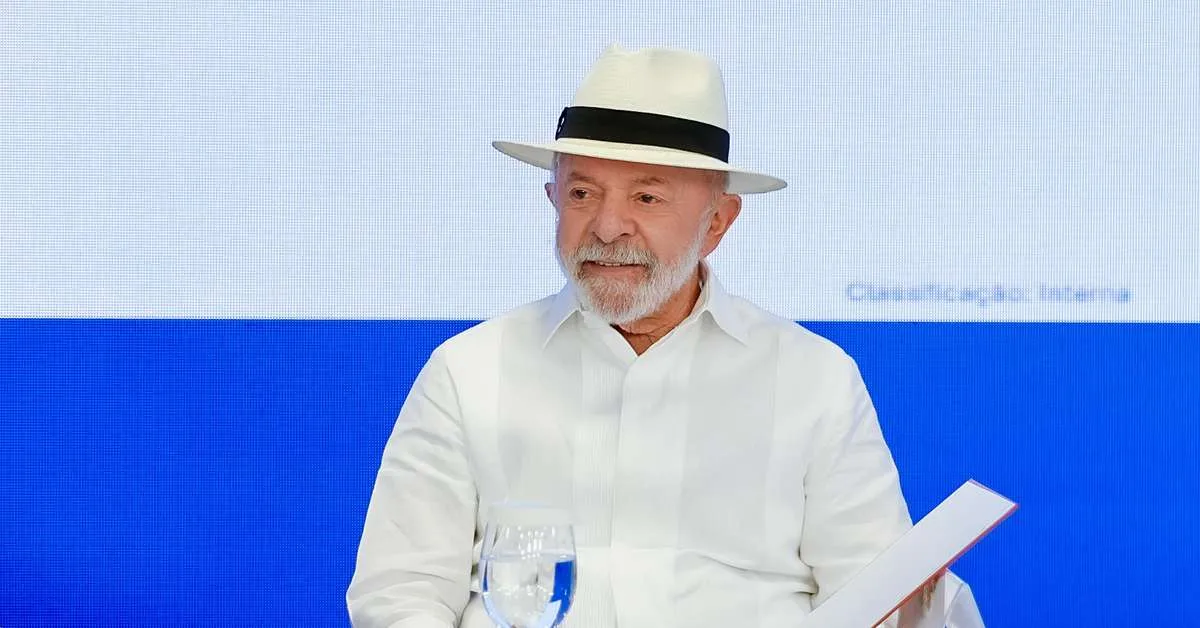 Lula associa vermelho do PT ao sangue de Jesus em encontro com pastores