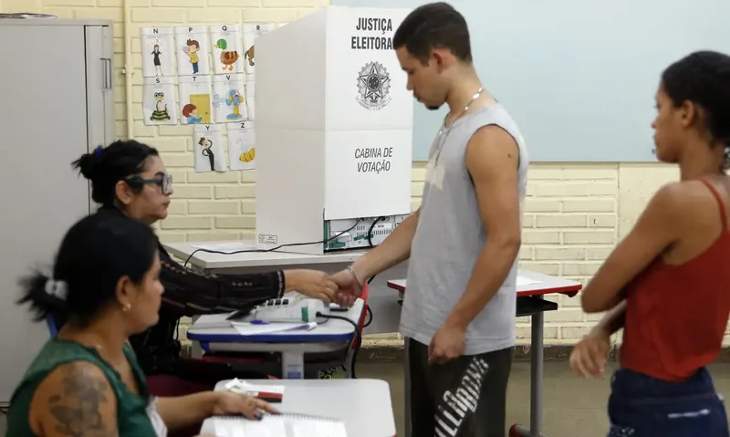 Live de oito horas acompanha apuração do primeiro turno das Eleições 2026