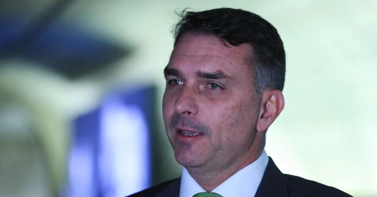 Flávio Bolsonaro propõe foco de bolsas em tecnologia e inovação