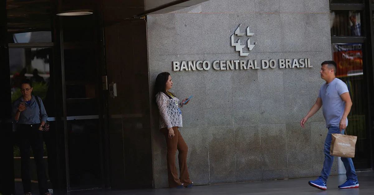Copom eleva projeções de inflação e mantém decisões condicionadas aos dados