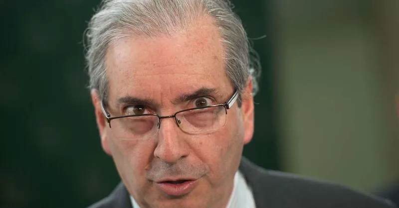 Eduardo Cunha mantém campanha após TRE-MG barrar registro de candidatura